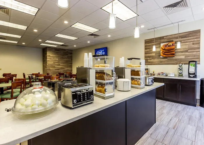 La Quinta By Wyndham Clearwater Central